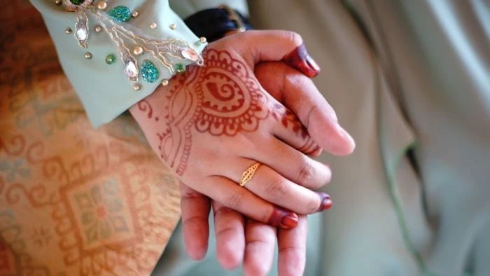 বিয়েতে সমবয়সী না বয়সে ব্যবধান, কোনটি বেশি টিকে?